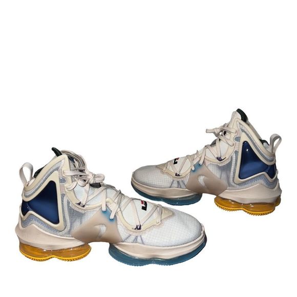 NIB Nike LeBron XIX || Sneakers || Men 10.5 Women 12 - Picture 4 of 12